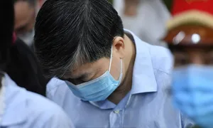 Ông Lê Đức Thọ: 'Xuyên Việt Oil coi tôi như người nhà nên tặng quà' Ông Lê Đức Thọ: 'Xuyên Việt Oil coi tôi như người nhà nên tặng quà'