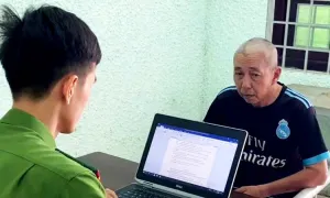 Dùng camera trong phòng ngủ để tống tiền người tình Dùng camera trong phòng ngủ để tống tiền người tình