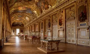 Những báu vật trong phòng trưng bày ở bảo tàng Louvre trước khi bị trộm Những báu vật trong phòng trưng bày ở bảo tàng Louvre trước khi bị trộm
