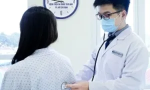 Rối loạn nhu động thực quản, thiếu niên sụt 15 kg